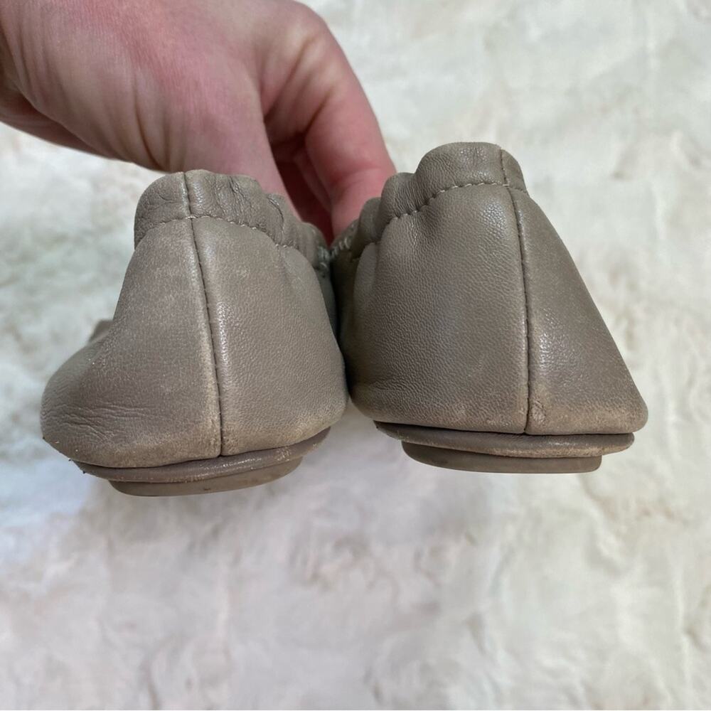 Tory Burch Grey Leather Minnie Scrunch Travel Logo Ballet Flats Size 6 - Picture 7 of 12
